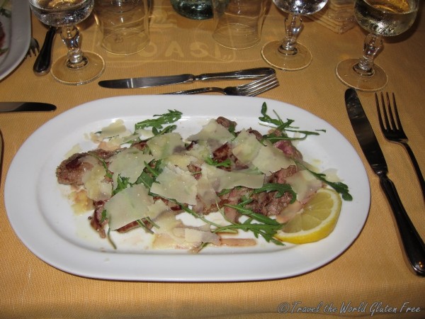 Tender veal with slices of Parmesan cheese and arugala